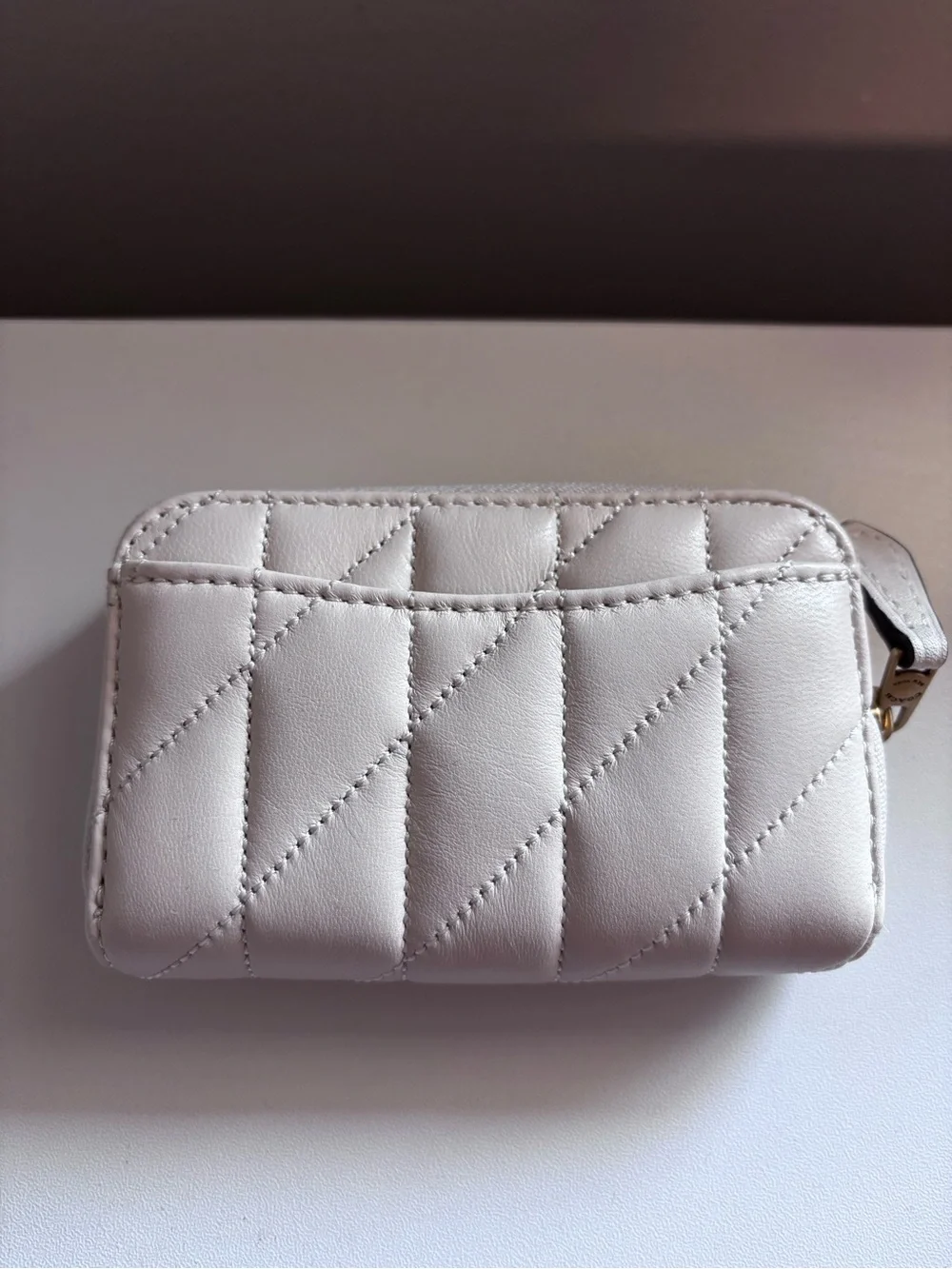 Essential Small Zip Around Card Case With Pillow Quilting